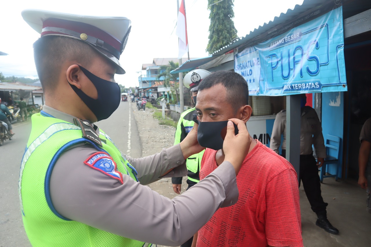 Cegah Covid-19, Kapolres Boltim Ajak Masyarakat Disiplin Pakai Masker
