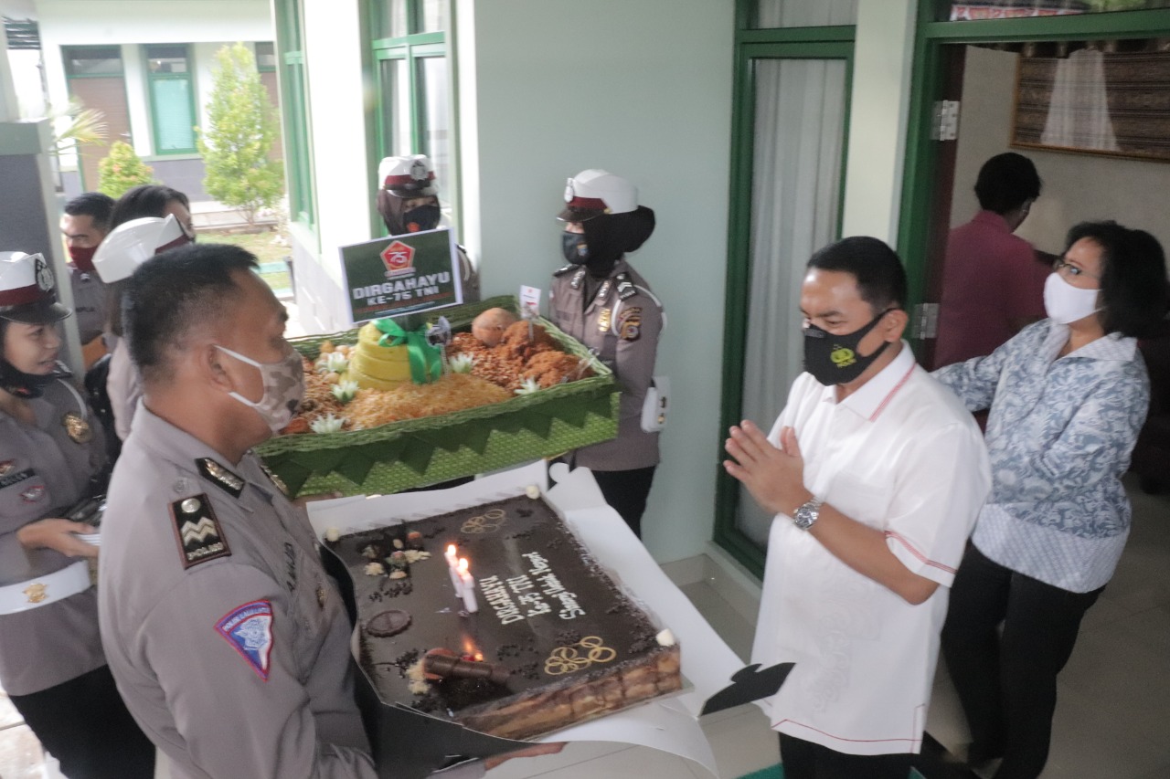 HUT TNI ke-75, Polda Sulut Beri Kejutan ke Kodam XIII/Merdeka