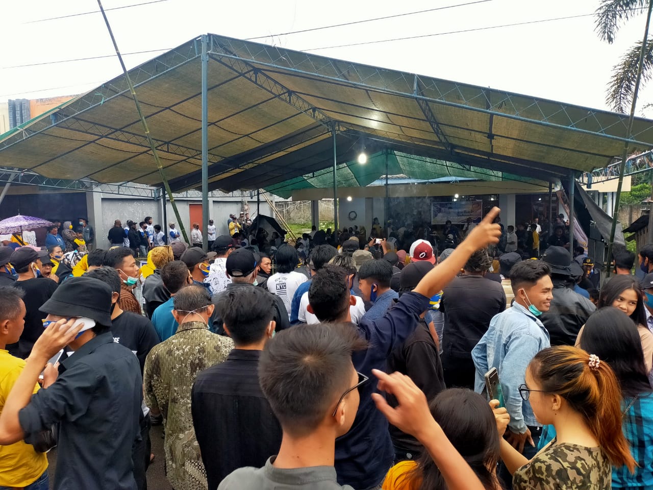 Gelar Kampanye Perdana di Kecamatan Mooat, AMA-UKP Disambut Ribuan Pendukung