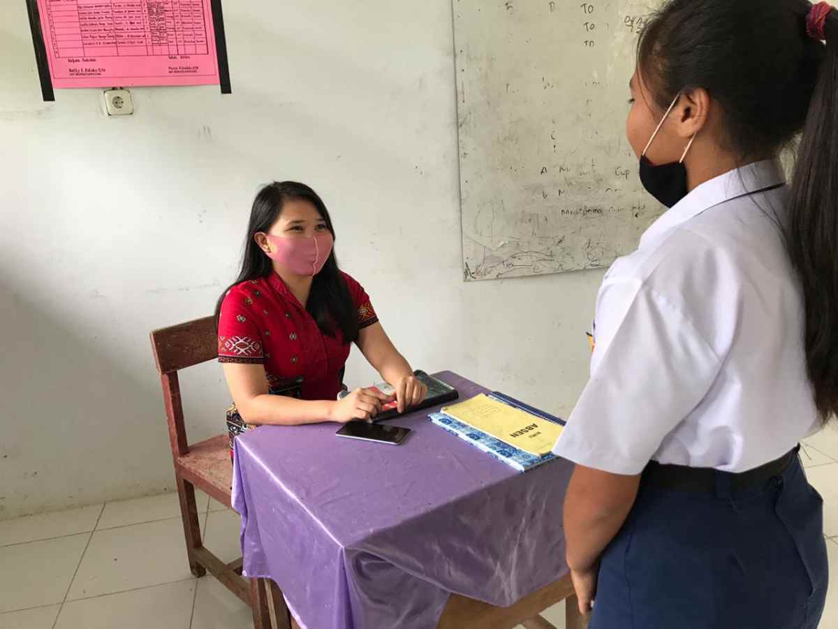 Cerita Seorang Guru di Bolmong yang Mengajar di Tengah Pandemi Pandemi Covid-19