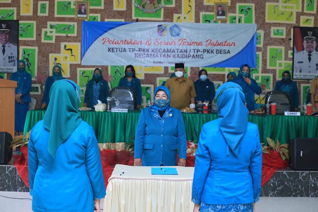 Ainun Pontoh Lantik Pengurus TP PKK Kecamatan dan Desa di Bolmut TP PKK