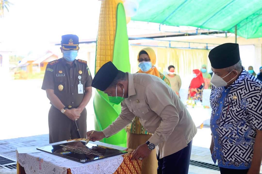 Resmikan Pasar Rakyat Sangkub, Bupati Ingatkan Jaga Kebersihan Pasar Rakyat