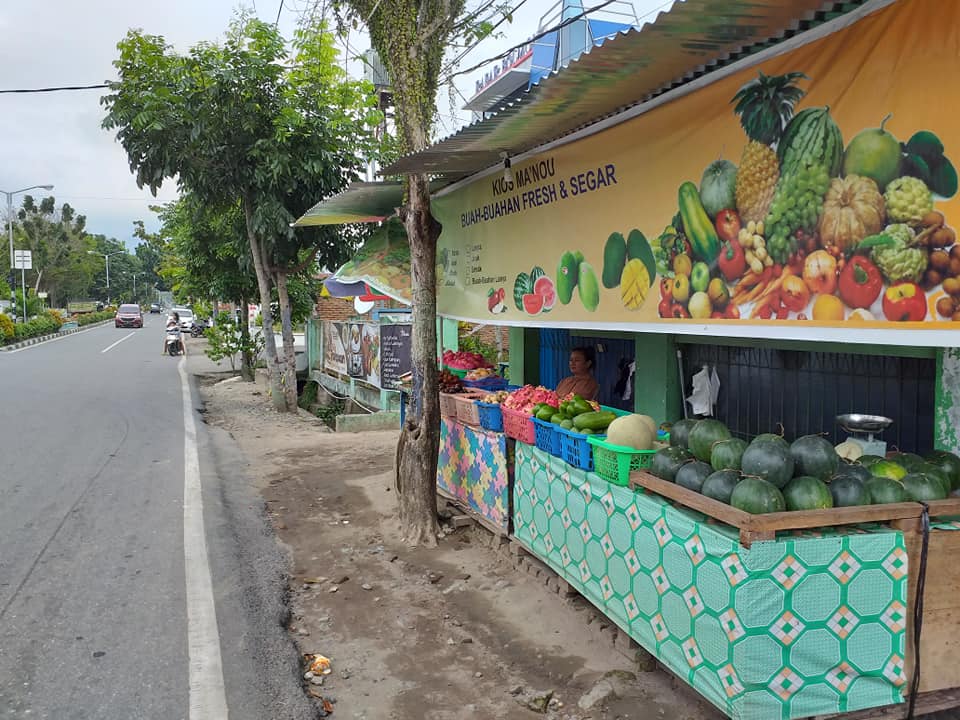 Lapak buah milik Ma' Nou Jualan Buah