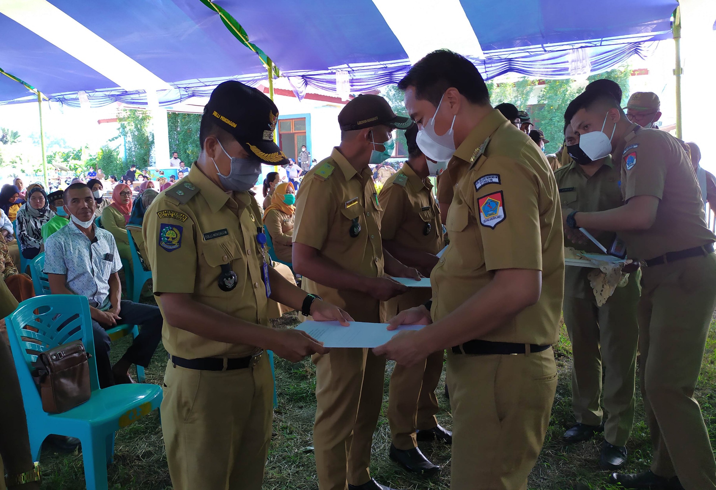 Penyerahan penghargaan atas penyaluran BLT Dana Desa BLT Dandes