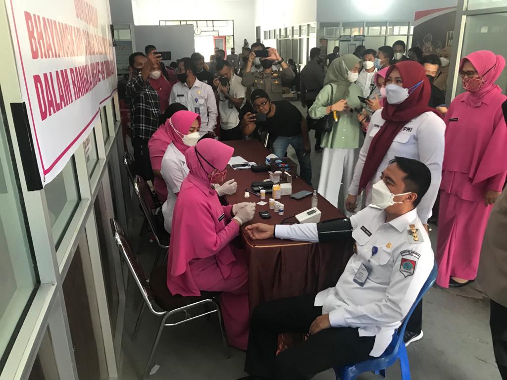 Bupati Boltim menghadiri kegiatan donor darah yang digelar oleh Polres Boltim. Donor Darah