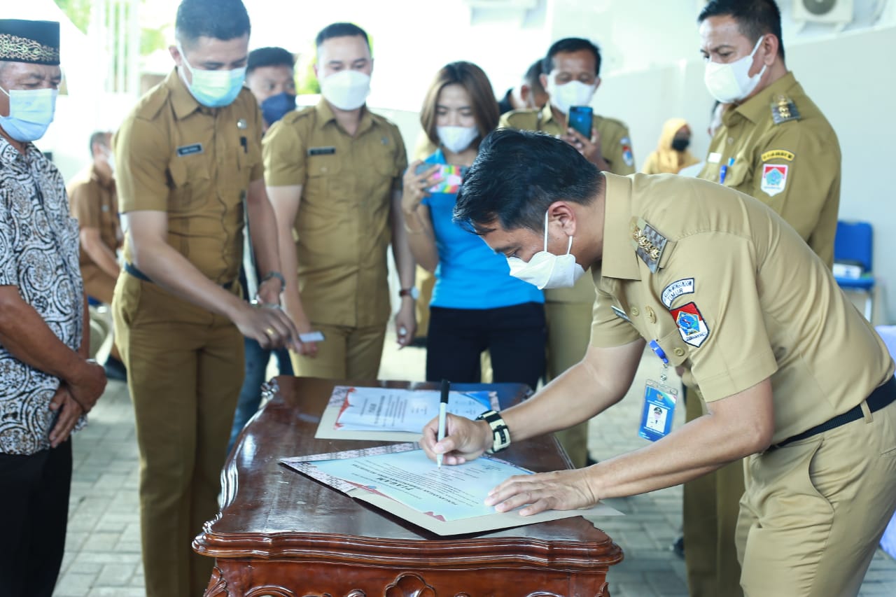 Pemkab Boltim Komitmen Lawan Korupsi, Bupati dan Wabup Tandatangani Pakta Integritas