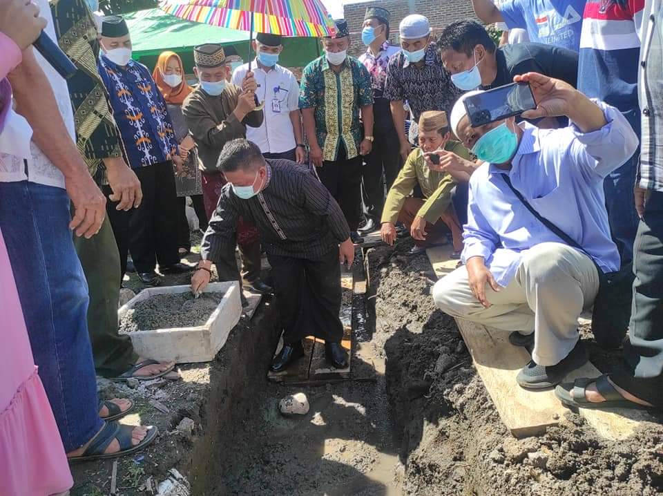 Wawali Hadiri Peletakan Batu Pertama Pembangunan Masjid di Poyowa Kecil Masjid