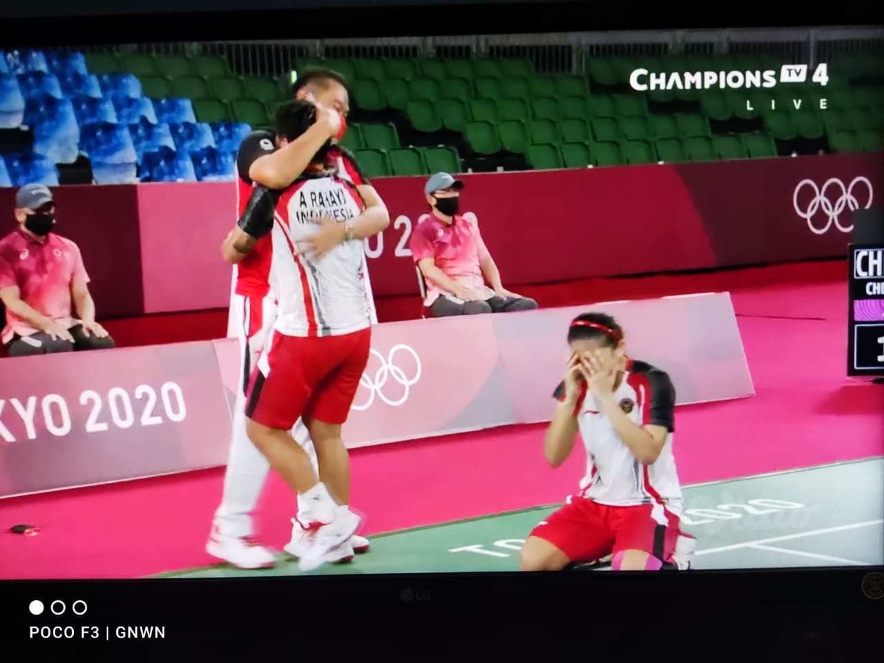 Greysia dan Apriyani Raih Medali Emas Pertama untuk Indonesia di Olimpiade Tokyo Greysia Polii/Apriyani Rahayu meraih emas cabor bulutangkis Olimpiade Tokyo 2020 nomor ganda putri