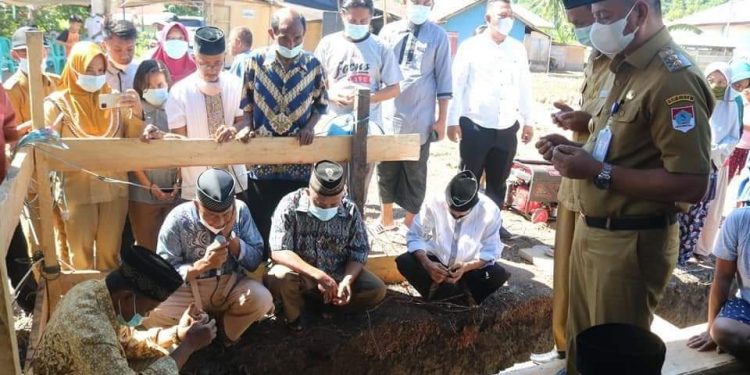 Wabup Boltim Hadiri Peletakan Batu Pertama Masjid Al Mu’minun Buyat Selatan
