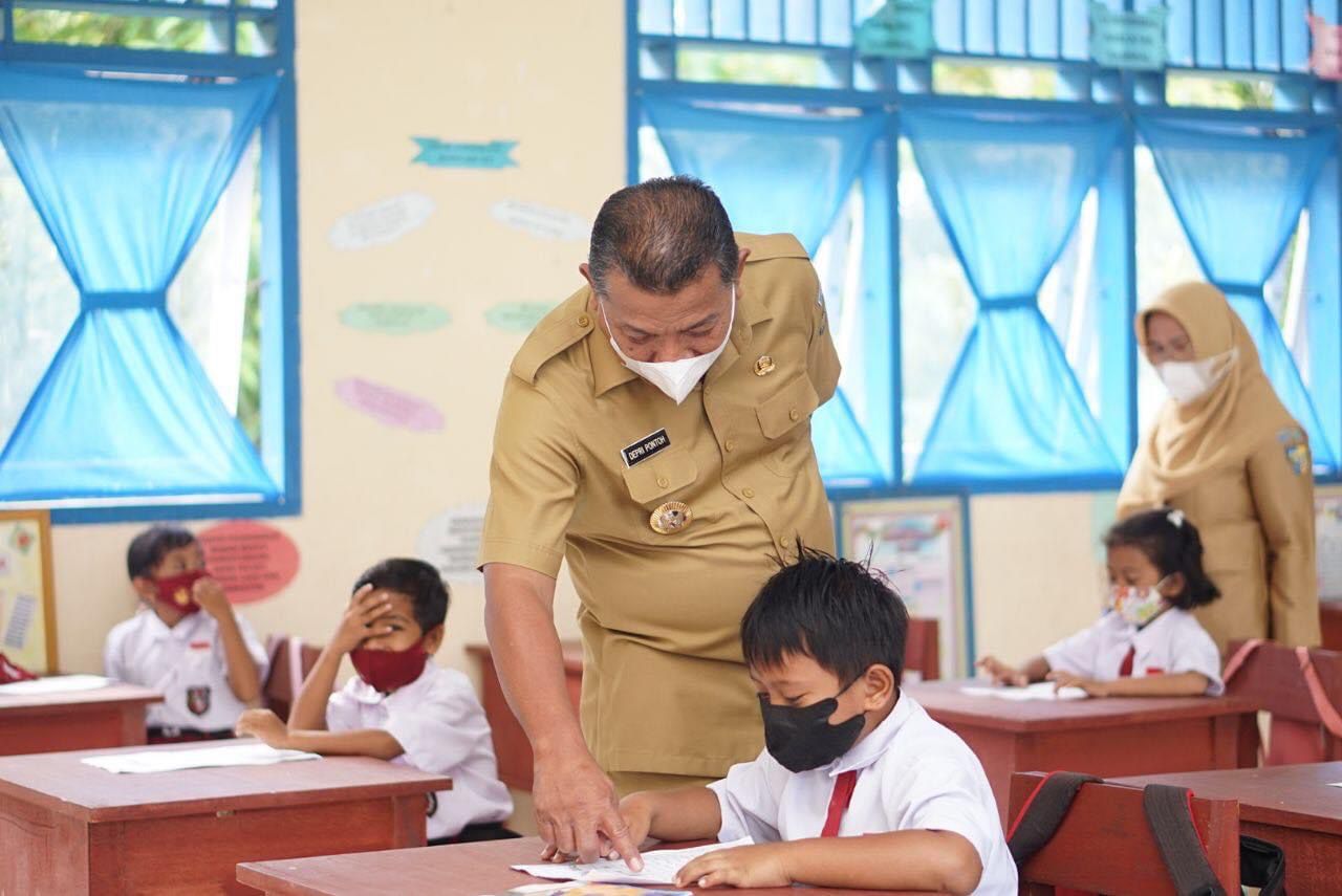 Pemda Bolmut Monitoring Penerapan Prokes di Kegiatan Sekolah Tatap Muka