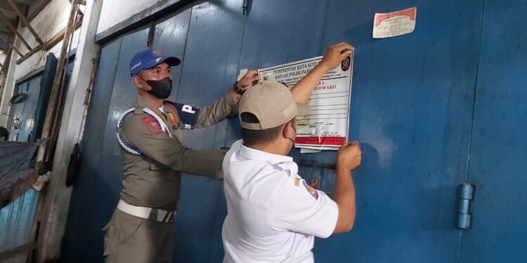 Gara-gara ‘Malas’ Bayar Retribusi, 3 Ruko di Pasar 23 Maret Disegel