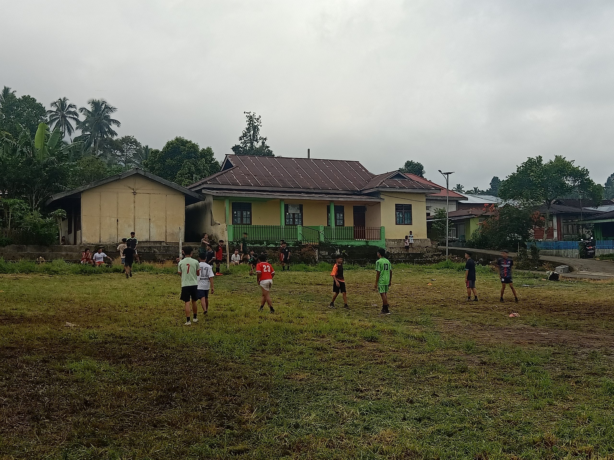 Pemuda Moyongkota Bersatu Manfaatkan Lapangan Seadanya Untuk Membina Tim Sepak Bola