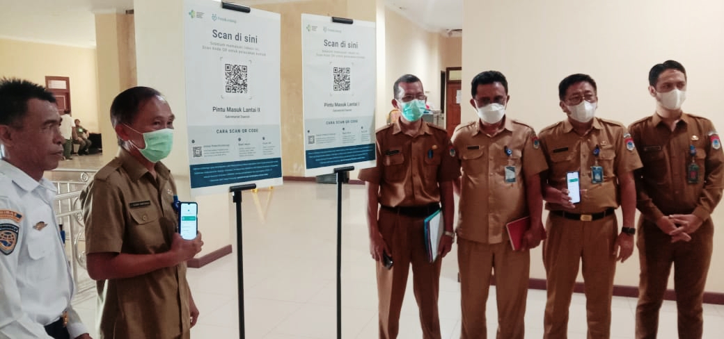 Dinkes Pasang Papan Barcode di Pintu Kantor Bupati Boltim