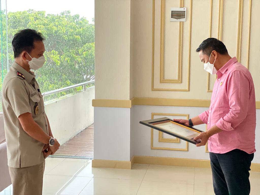 Bupati Boltim Terima Penghargaan Dari Mentri Agraria RI