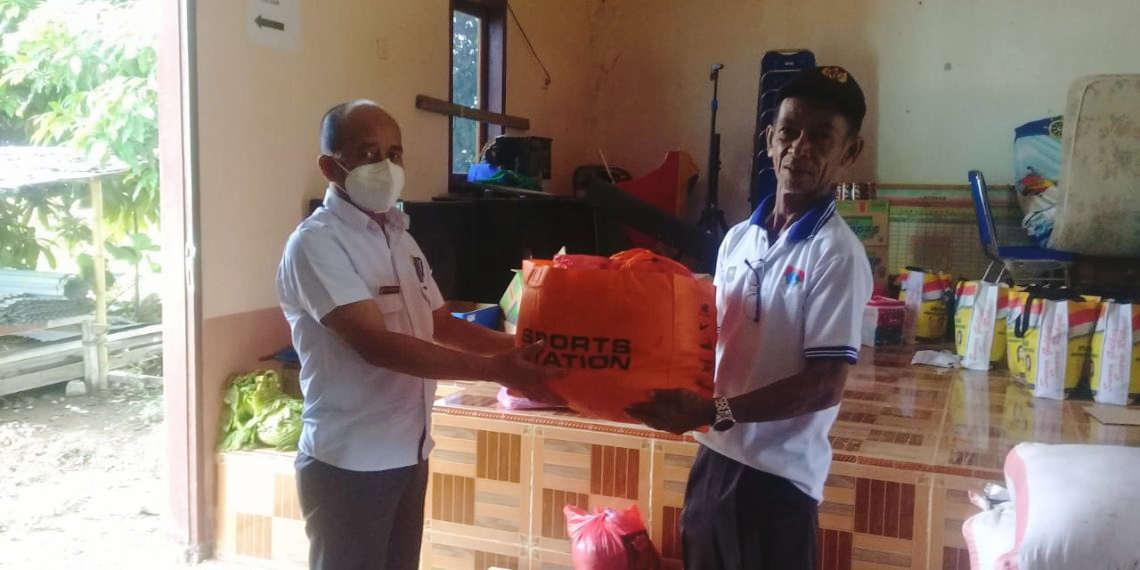 Dispora Boltim Salurkan Bantuan Kepada Korban Terdampak Banjir di Desa Motongkad Utara