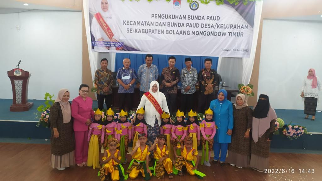 Seska Ervina Budiman Kukuhkan Pengurus Bunda PAUD Kecamatan dan Desa se-Boltim