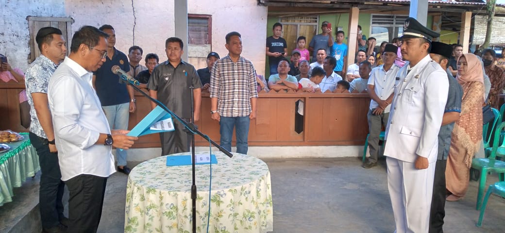 Bupati Sam Sachrul Lantik Hariyanto Mamonto Sebagai Pjs Sangadi Modayag III